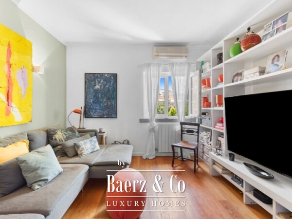 photo 15 Charming Five-Bedroom Villa with Garage in the Historic Centre of Cascais